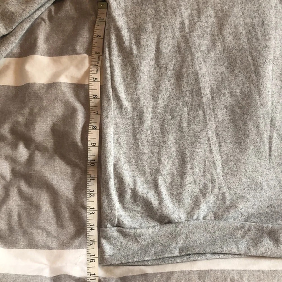 Open shoulder long sleeve sweater grey size large - Picture 9 of 14